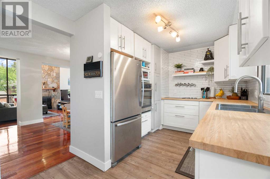 Single Family House for Sale in   Silver Springs Road NW Silver Springs Calgary 