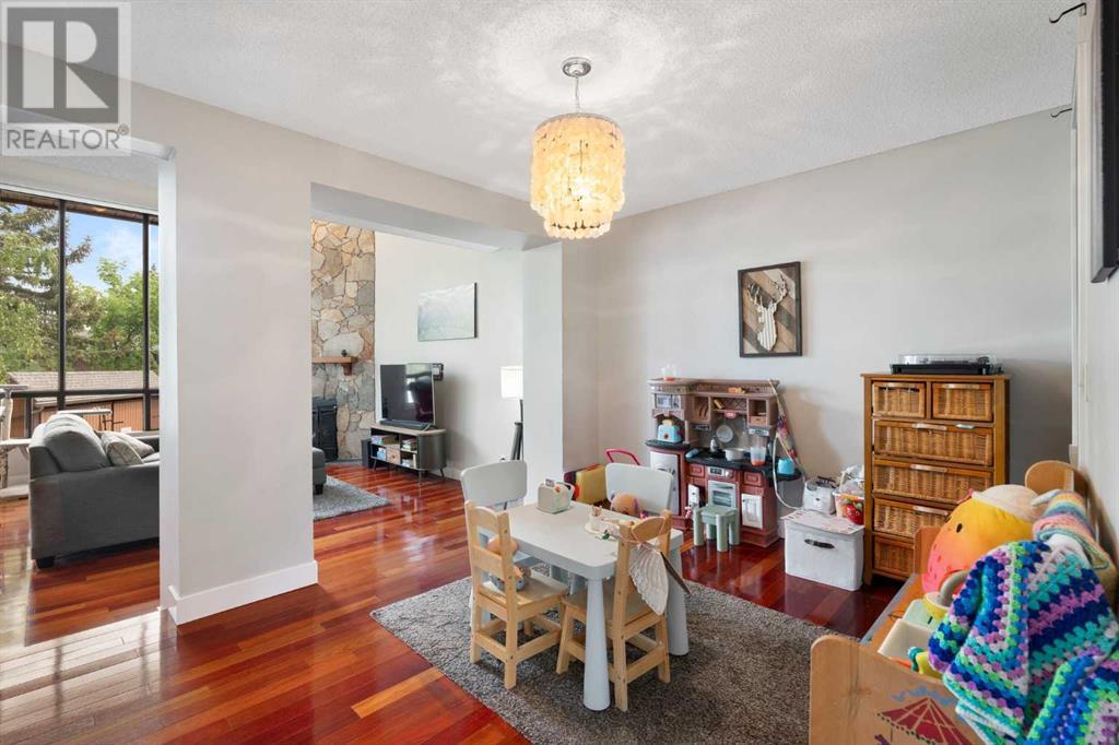 Single Family House for Sale in   Silver Springs Road NW Silver Springs Calgary 