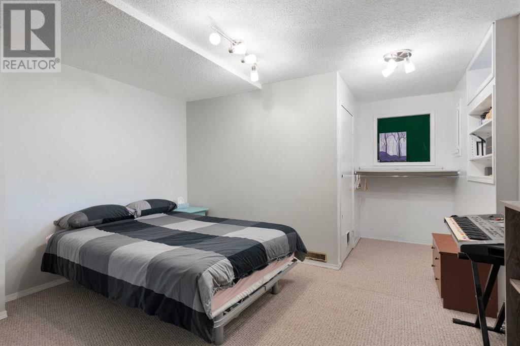 Single Family House for Sale in   Silver Springs Road NW Silver Springs Calgary 
