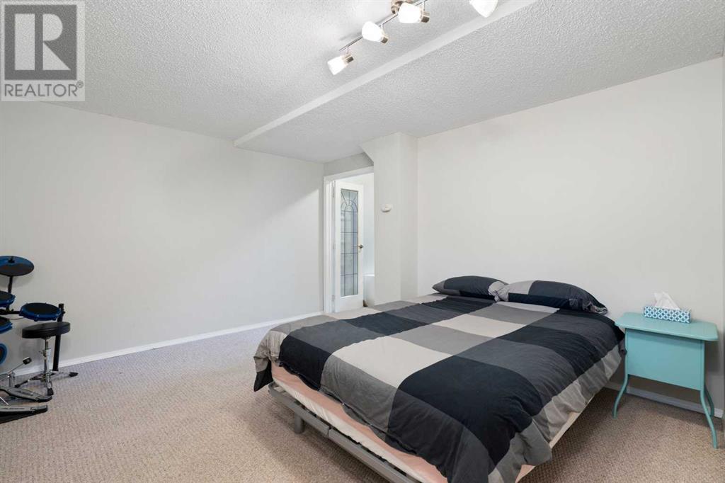 Single Family House for Sale in   Silver Springs Road NW Silver Springs Calgary 