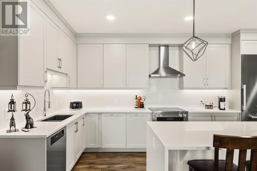 Single Family House for Sale in    Avenue SW Springbank Hill Calgary 