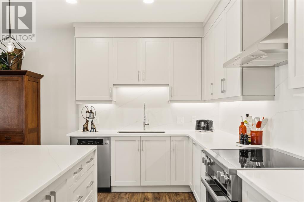 Single Family House for Sale in    Avenue SW Springbank Hill Calgary 