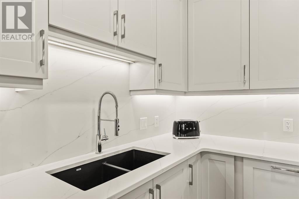 Single Family House for Sale in    Avenue SW Springbank Hill Calgary 