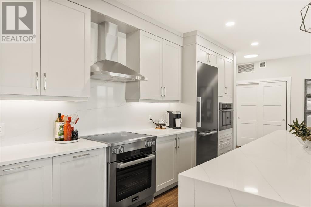 Single Family House for Sale in    Avenue SW Springbank Hill Calgary 