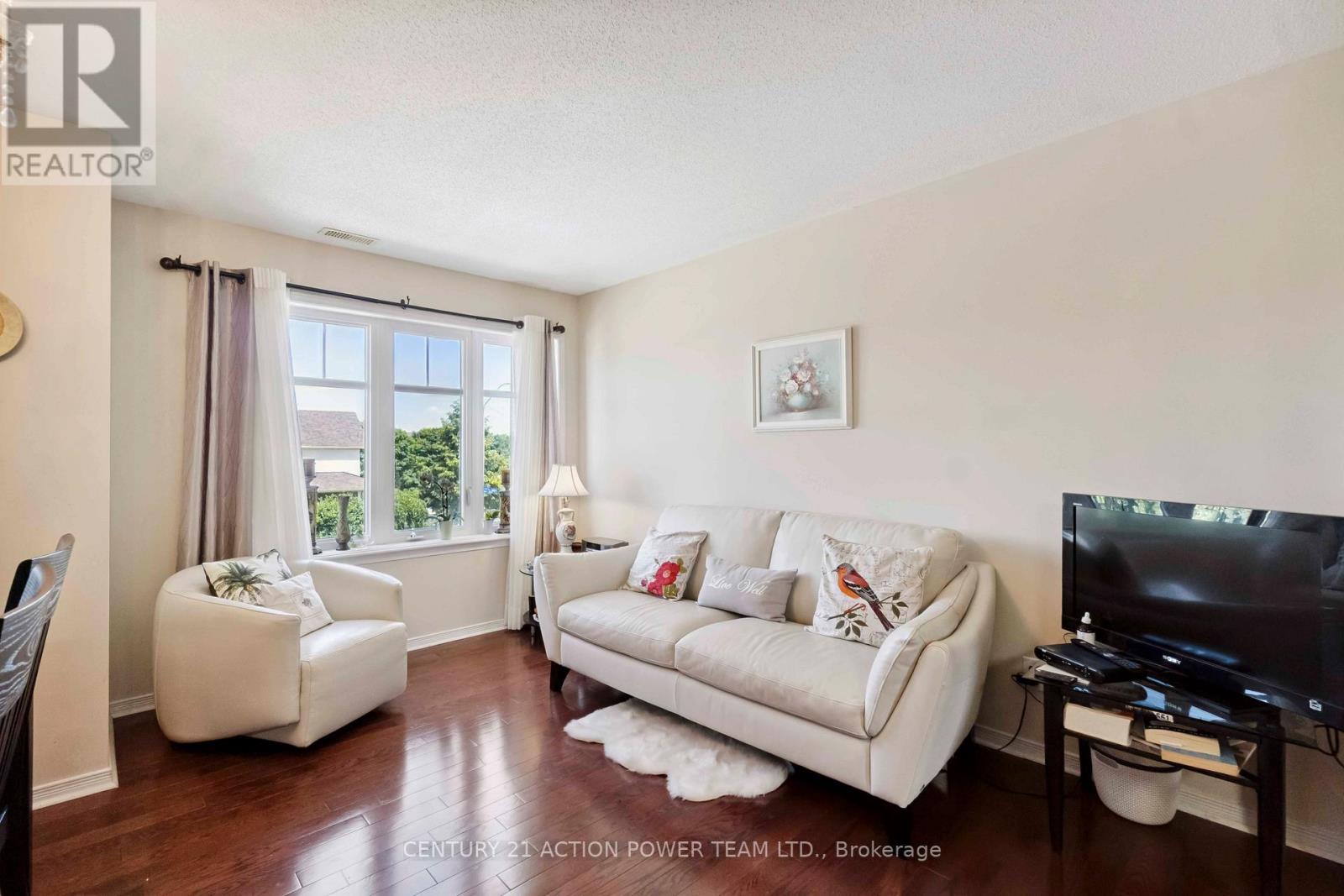 Photo 8 of 12 4037 Canyon Walk Drive, Ottawa ON