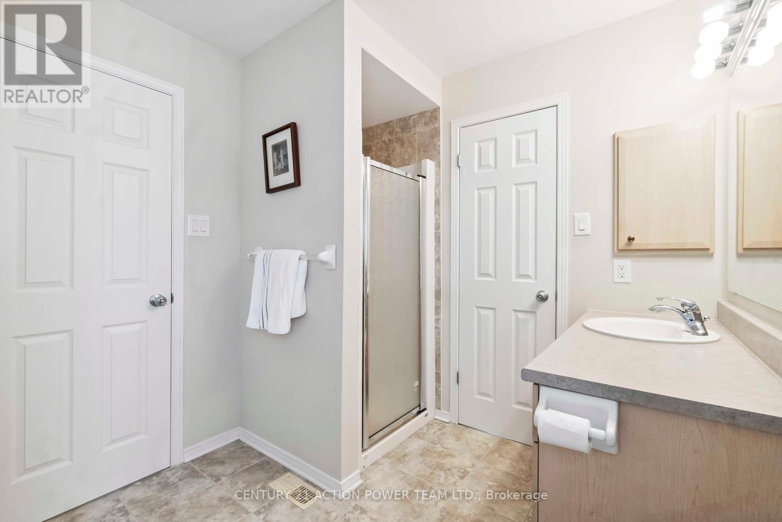 Photo 2 of 12 4037 Canyon Walk Drive, Ottawa ON