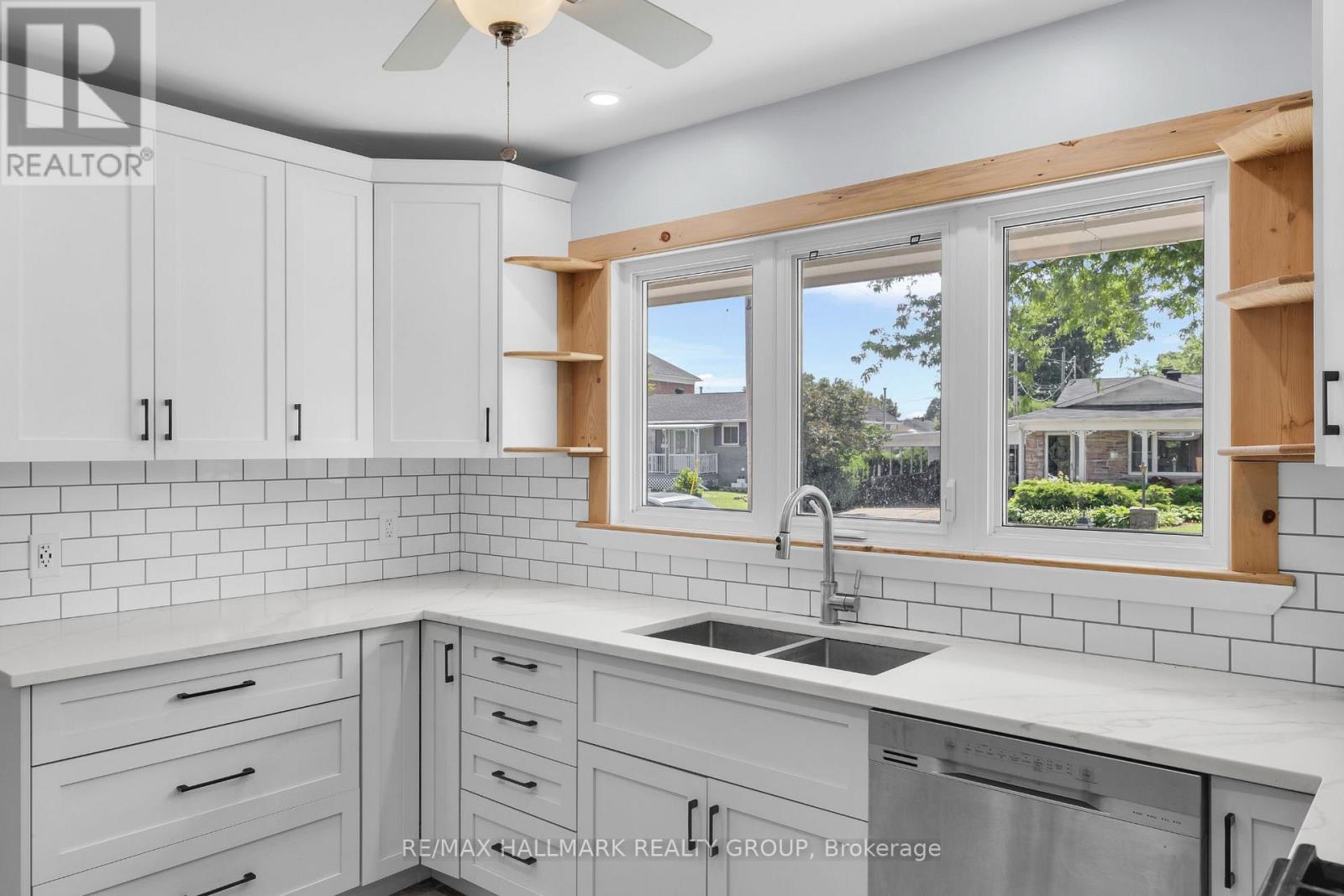 Photo 10 of 66 Broadview Avenue E, Smiths Falls ON