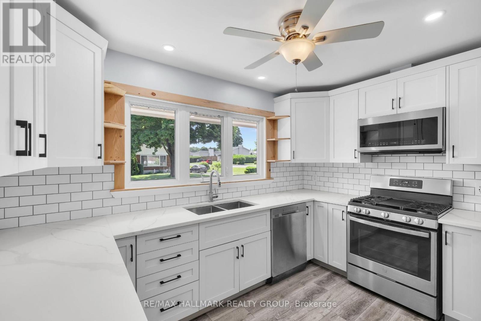 Photo 2 of 66 Broadview Avenue E, Smiths Falls ON