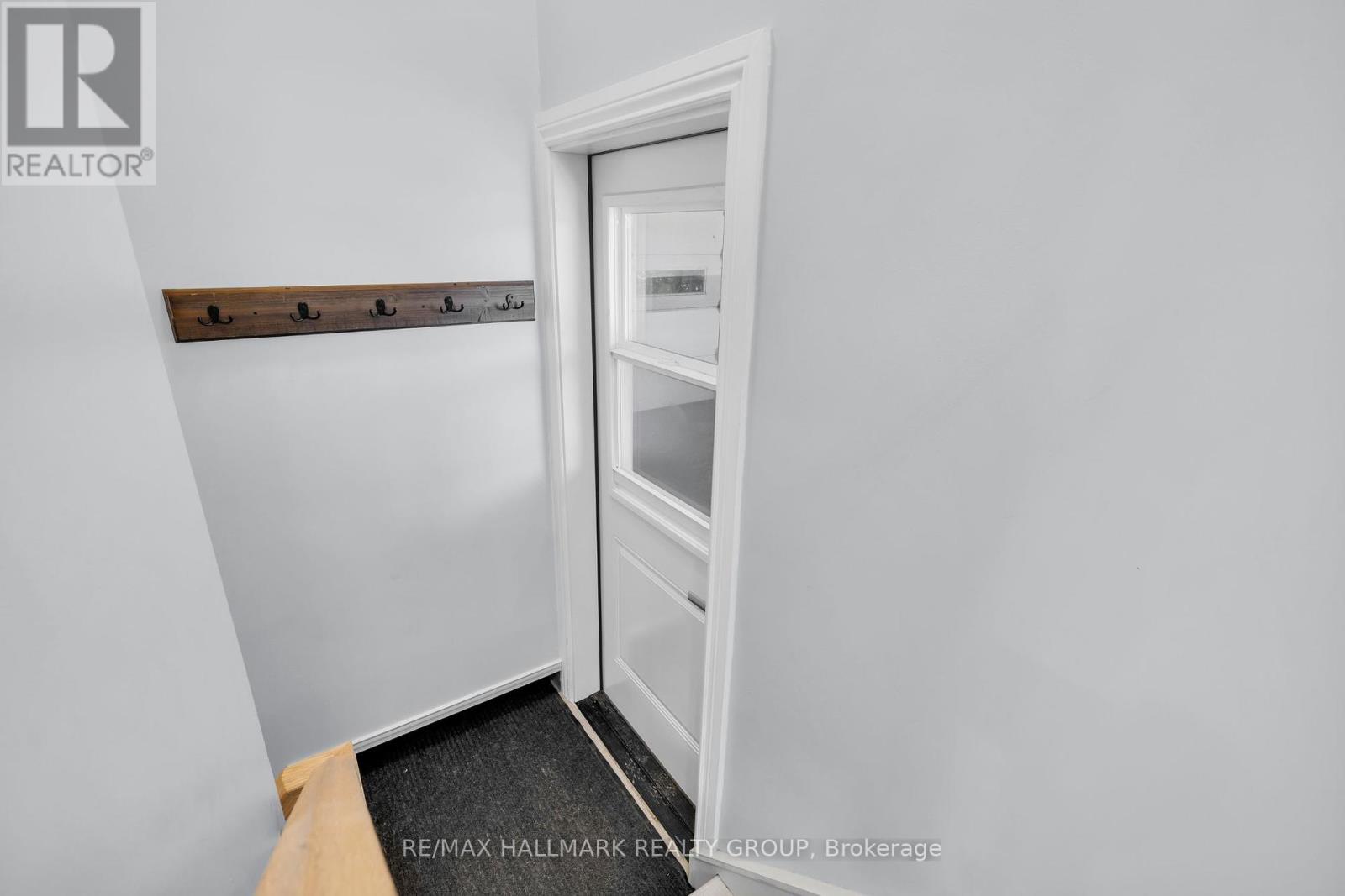 Photo 19 of 66 Broadview Avenue E, Smiths Falls ON