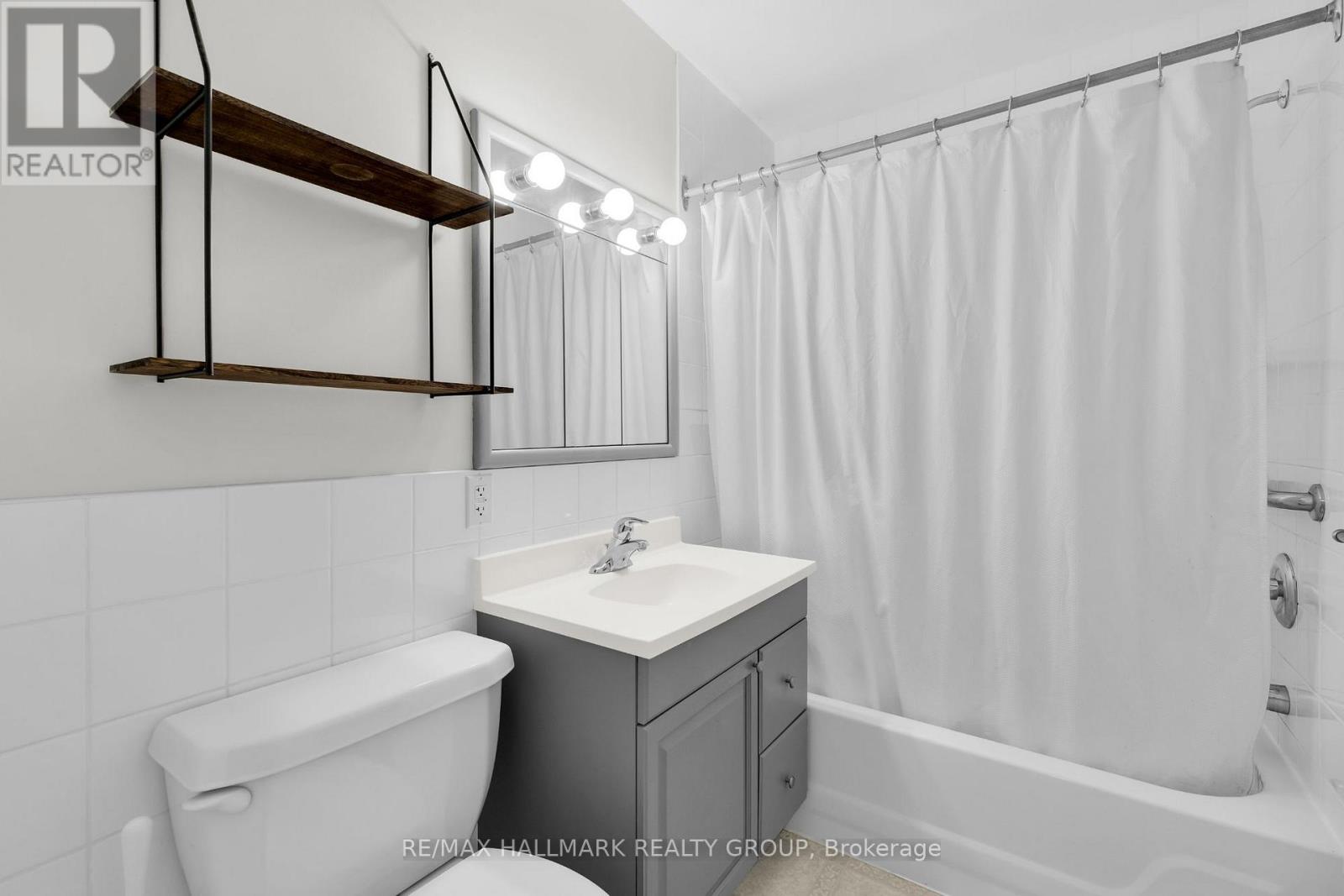 Photo 25 of 66 Broadview Avenue E, Smiths Falls ON