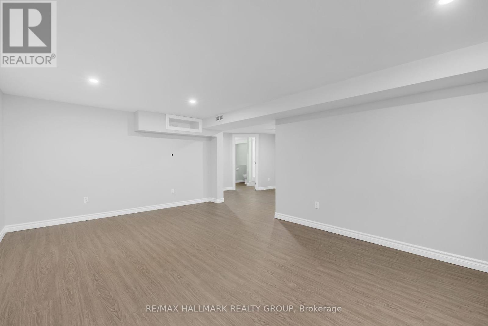 Photo 32 of 66 Broadview Avenue E, Smiths Falls ON