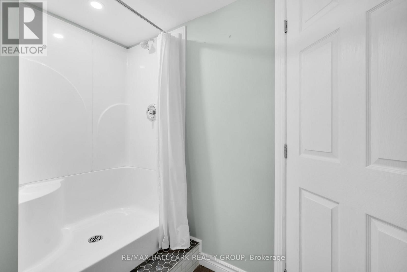 Photo 26 of 66 Broadview Avenue E, Smiths Falls ON