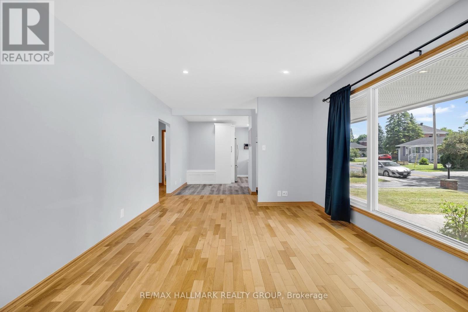 Photo 17 of 66 Broadview Avenue E, Smiths Falls ON