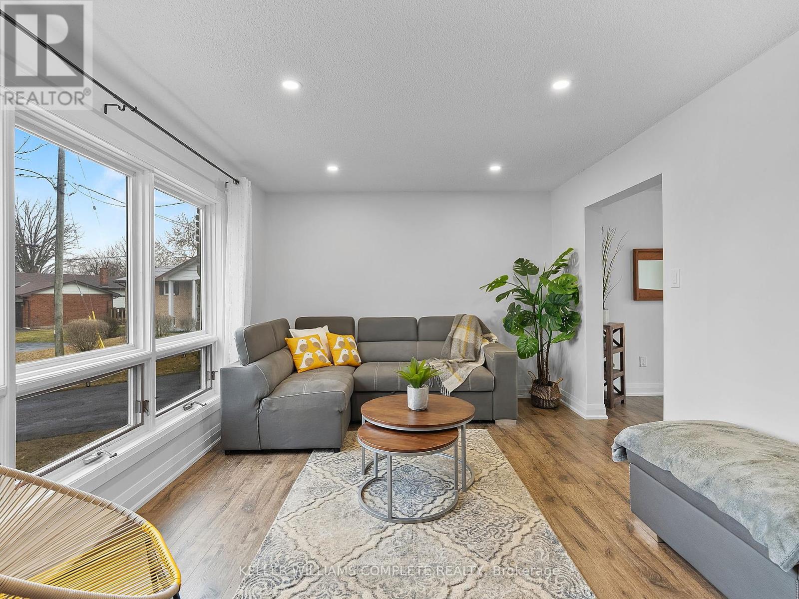 Photo 19 of 102 Dundee Drive, Haldimand ON