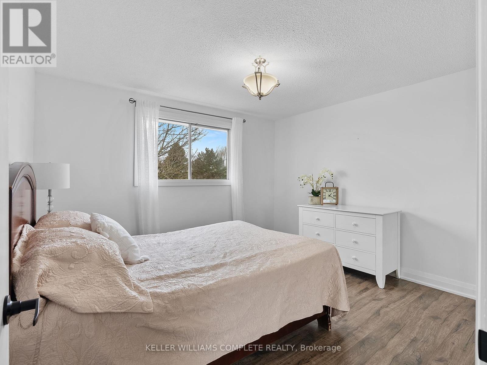 Photo 33 of 102 Dundee Drive, Haldimand ON