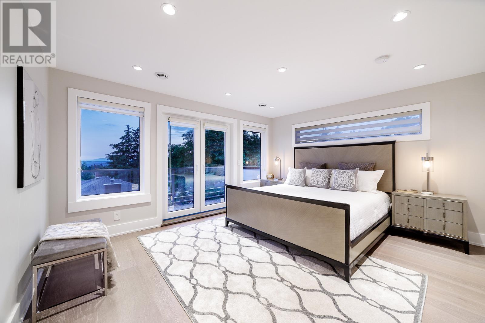 Photo 15 of 517 Granada Crescent, North Vancouver BC