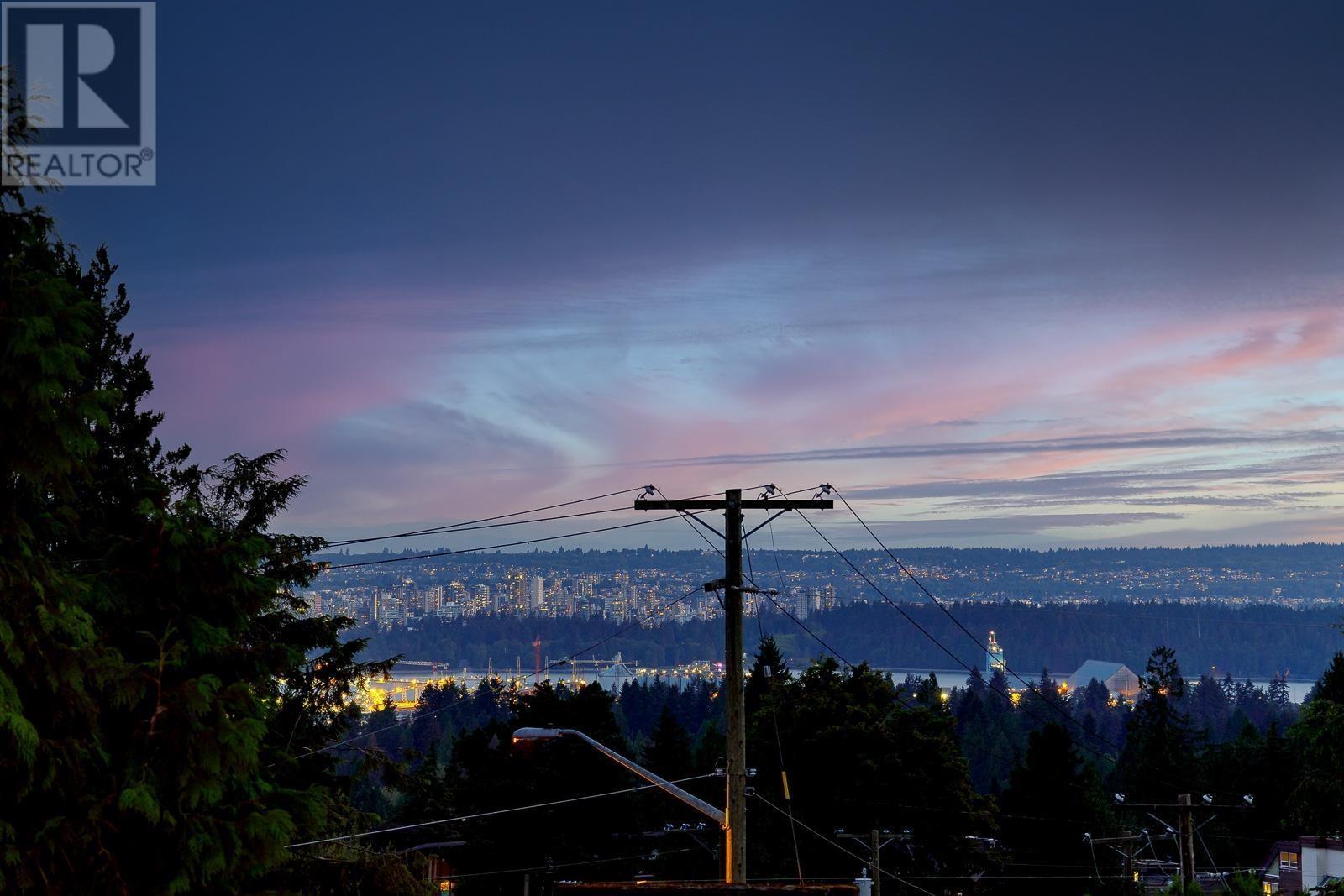 Photo 2 of 517 Granada Crescent, North Vancouver BC
