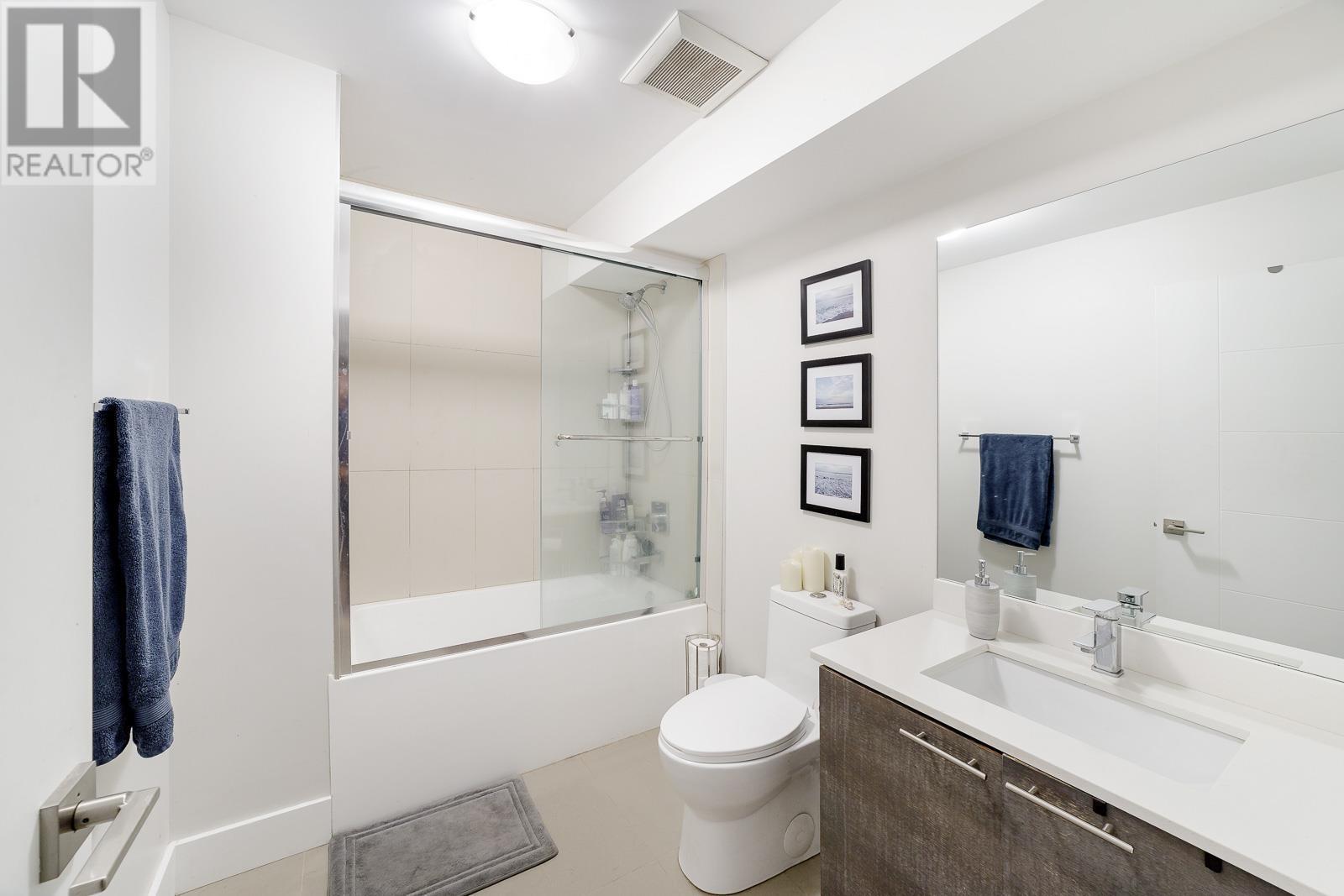 Photo 31 of 517 Granada Crescent, North Vancouver BC