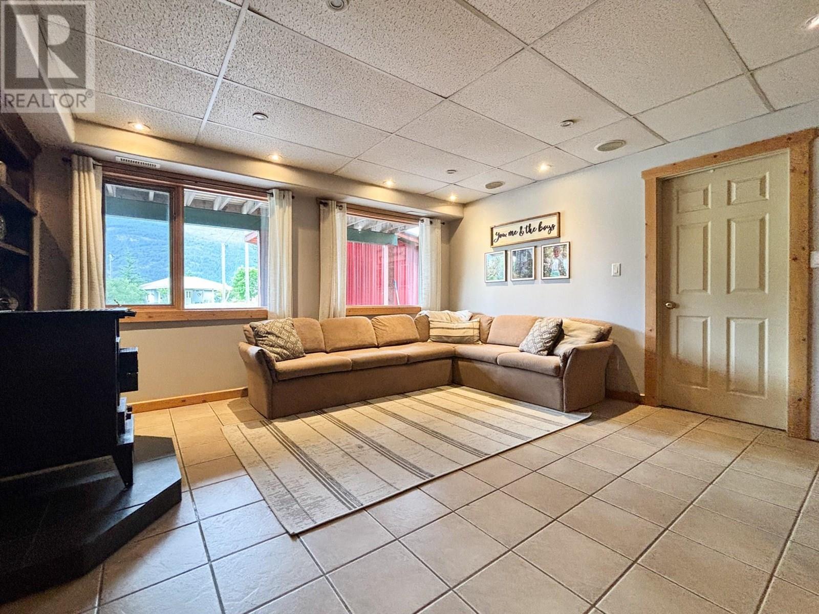 4761 CRESCENTWOOD Drive, Edgewater