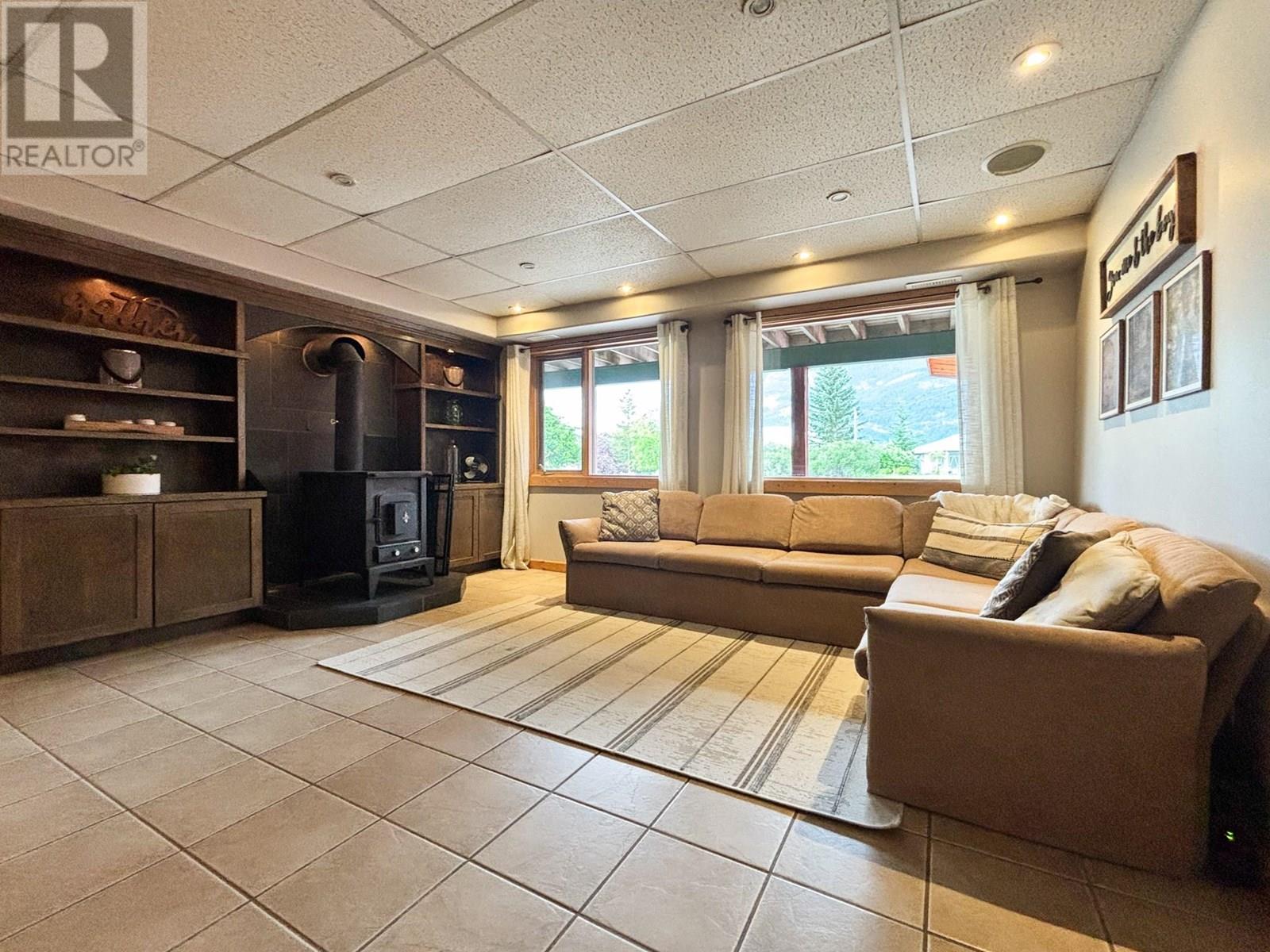 4761 CRESCENTWOOD Drive, Edgewater