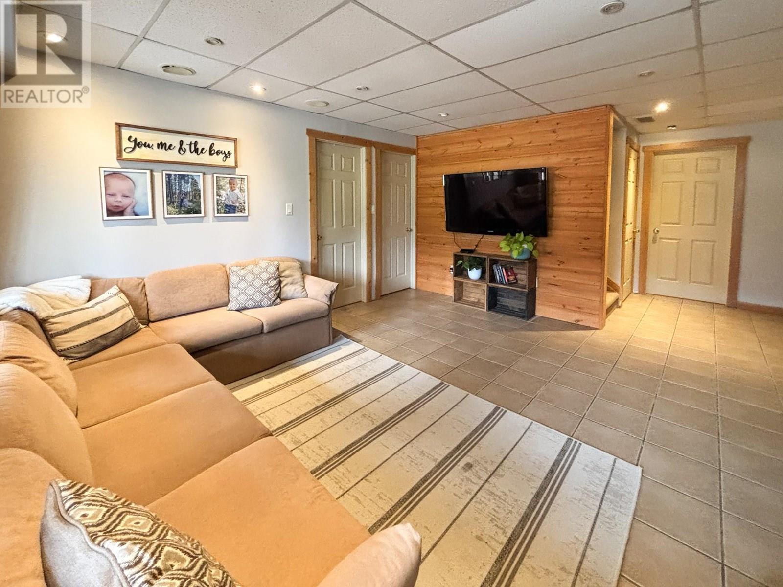 4761 CRESCENTWOOD Drive, Edgewater