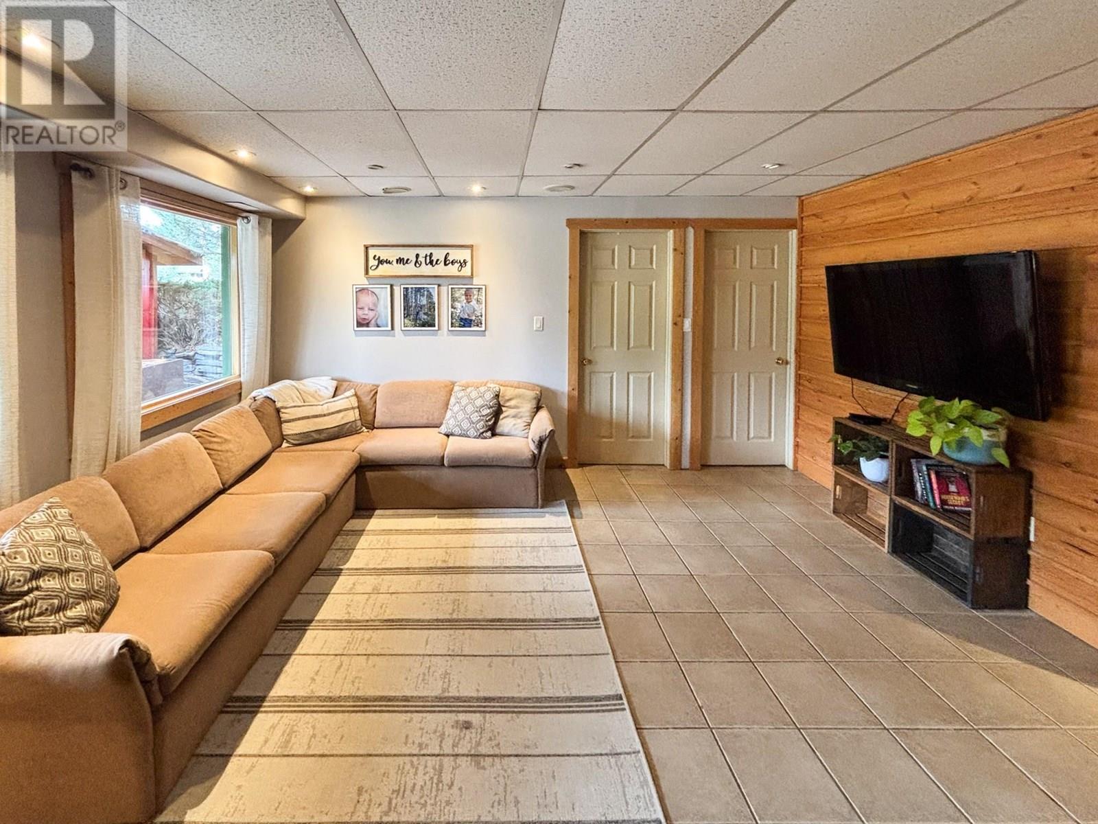 4761 CRESCENTWOOD Drive, Edgewater