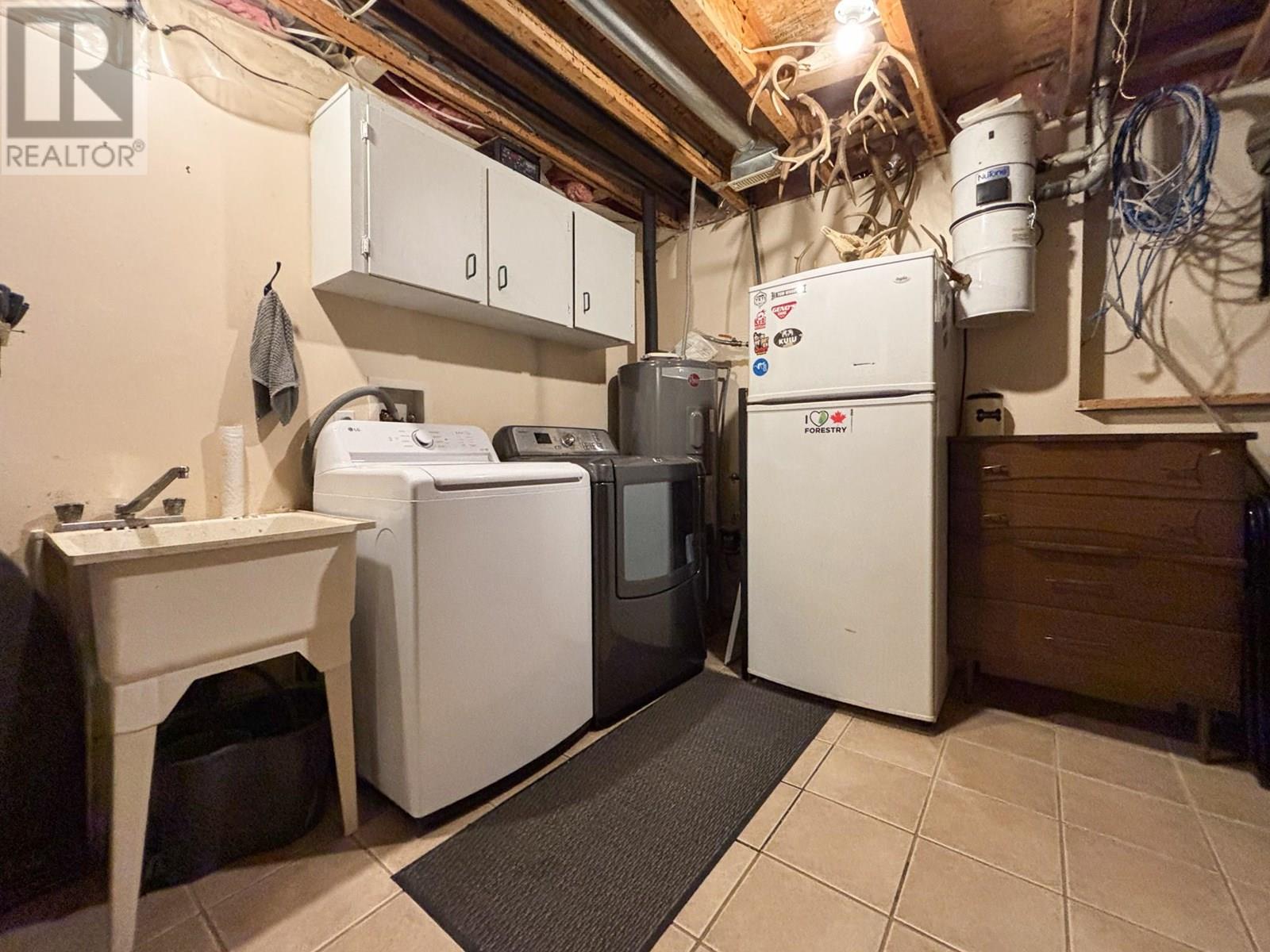4761 CRESCENTWOOD Drive, Edgewater