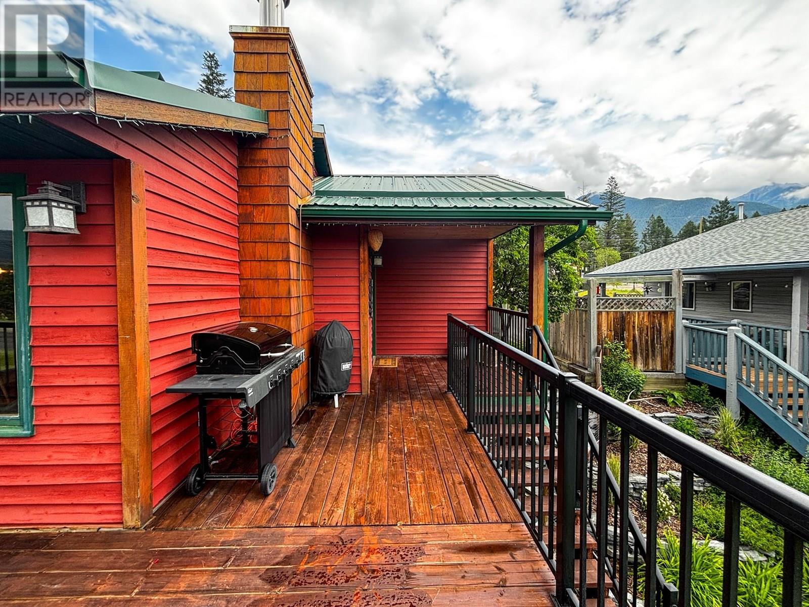 4761 CRESCENTWOOD Drive, Edgewater