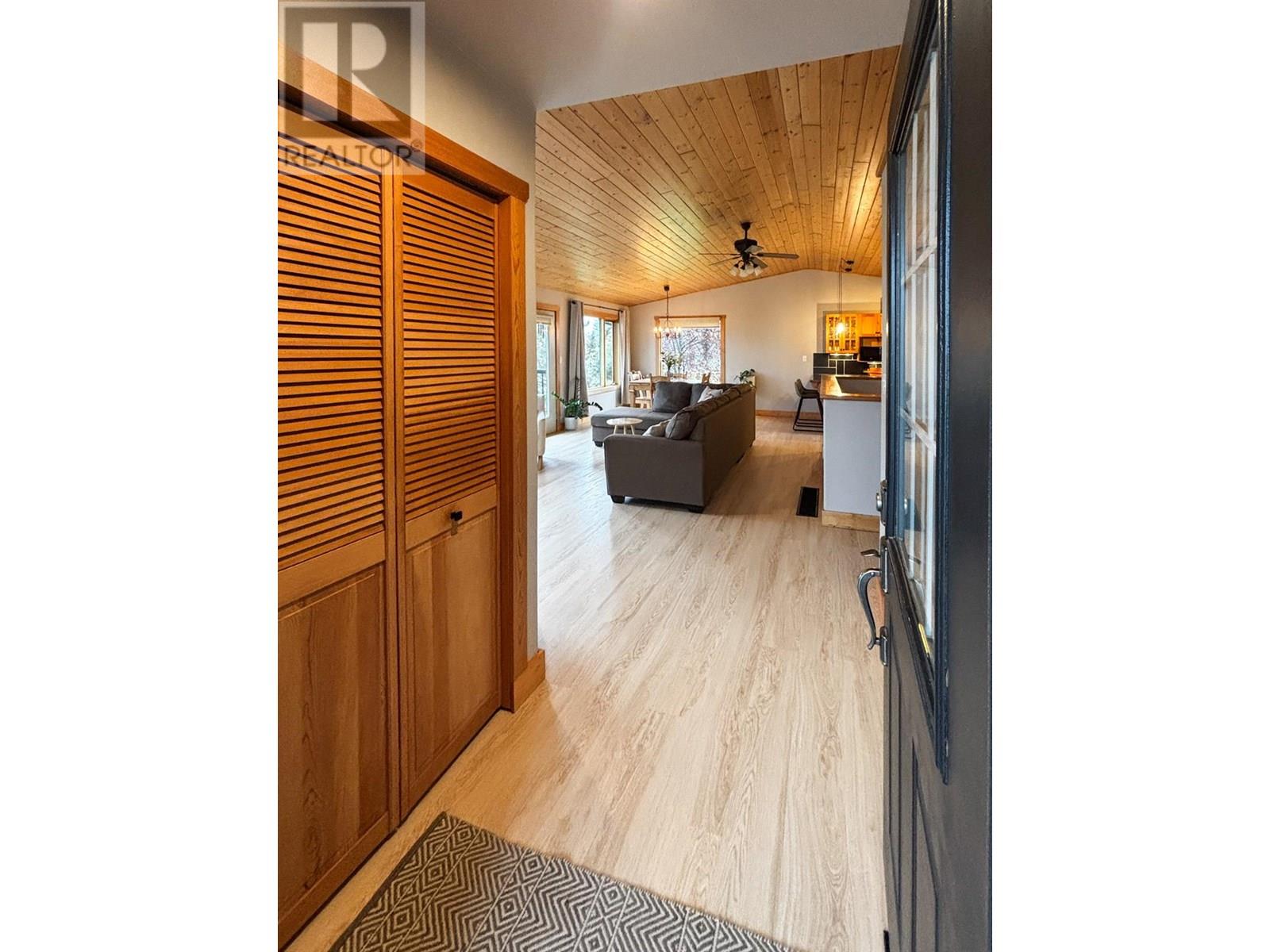 4761 CRESCENTWOOD Drive, Edgewater