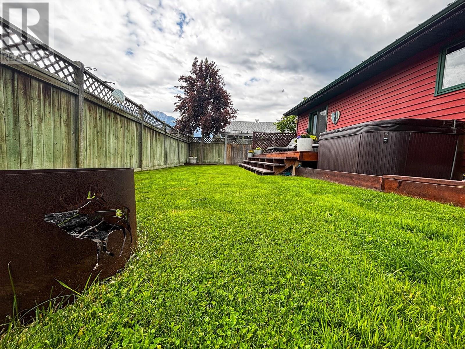 4761 CRESCENTWOOD Drive, Edgewater
