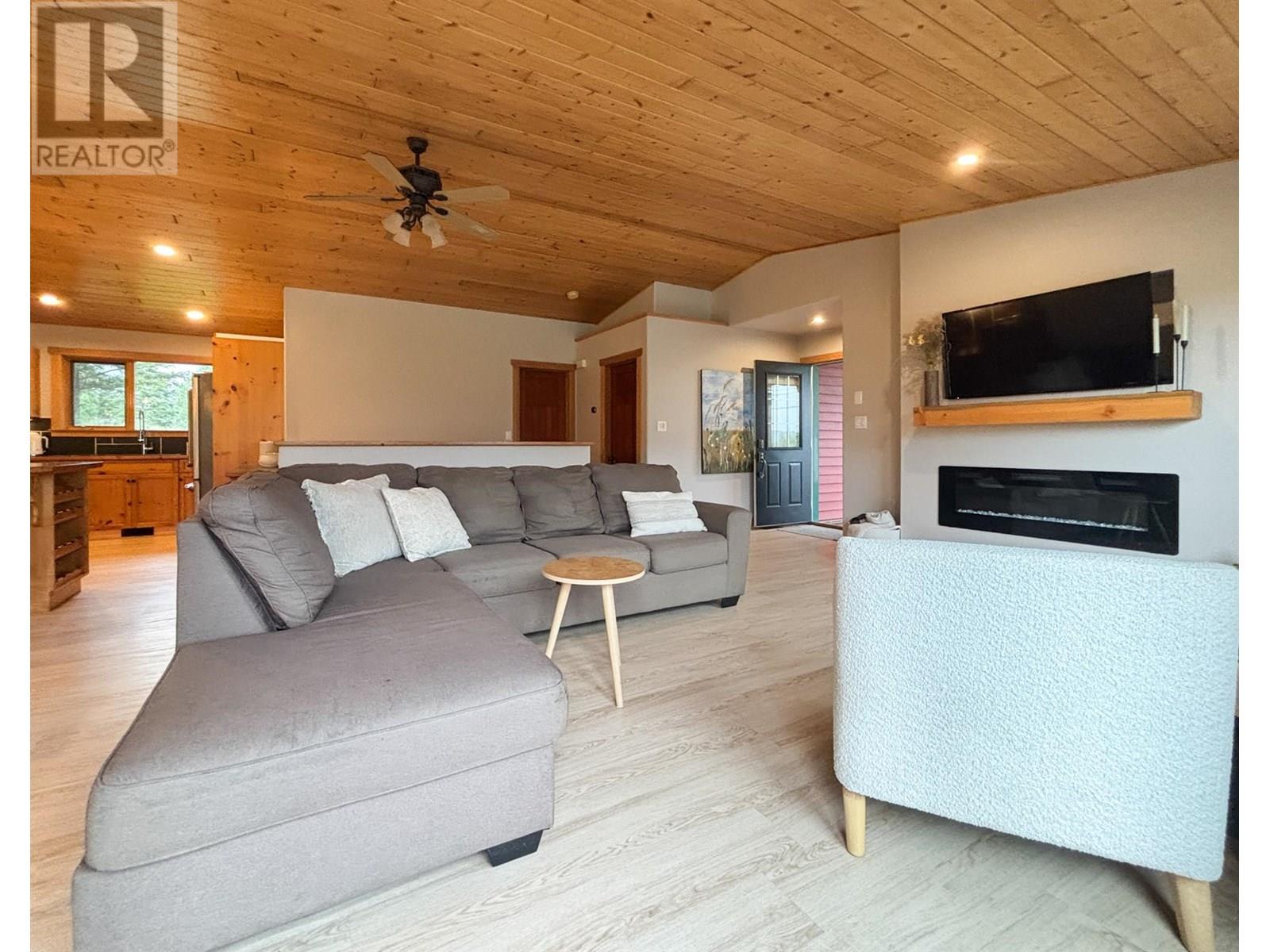 4761 CRESCENTWOOD Drive, Edgewater