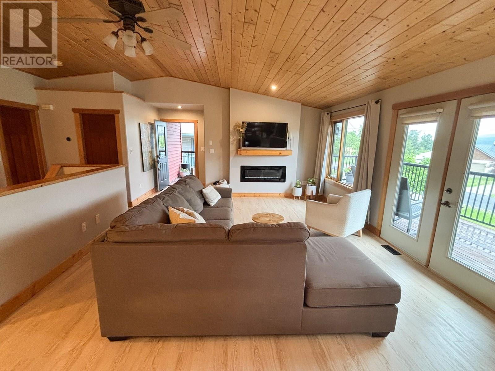 4761 CRESCENTWOOD Drive, Edgewater