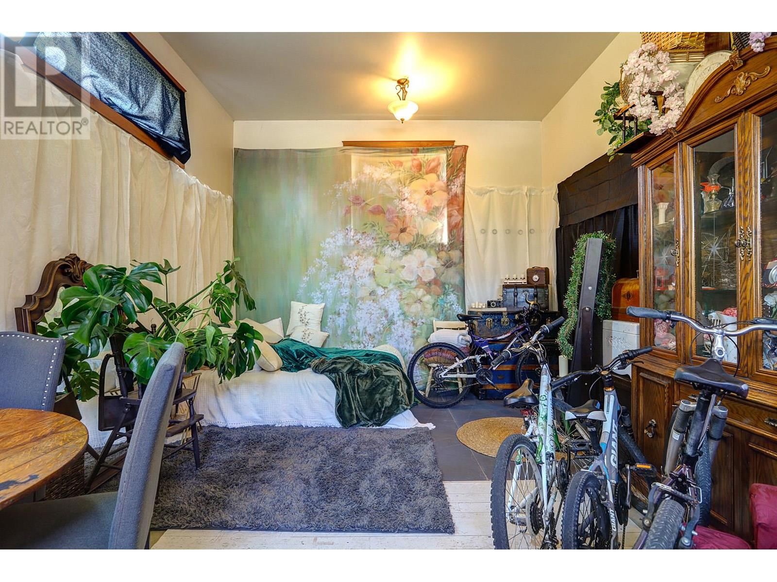6226 Okanagan Avenue, Vernon