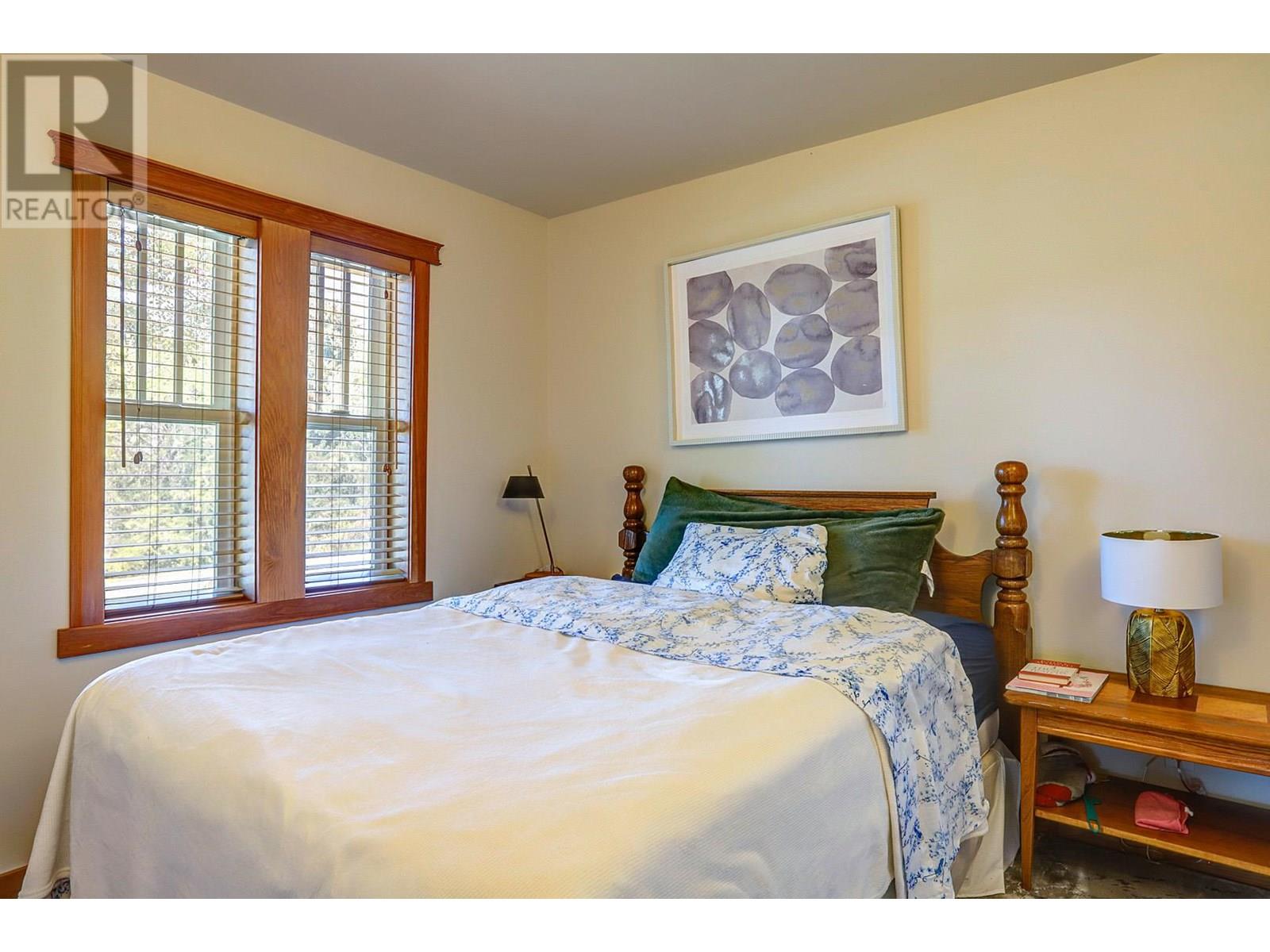 6226 Okanagan Avenue, Vernon