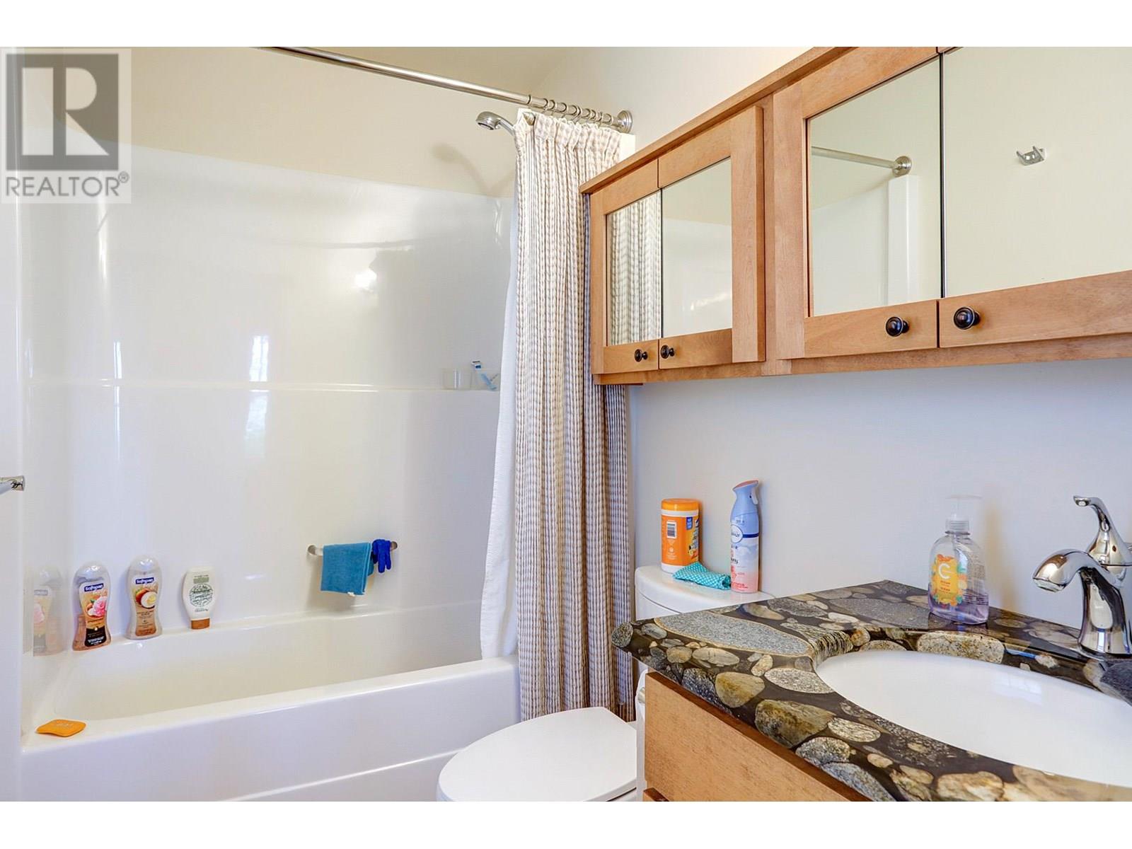 6226 Okanagan Avenue, Vernon