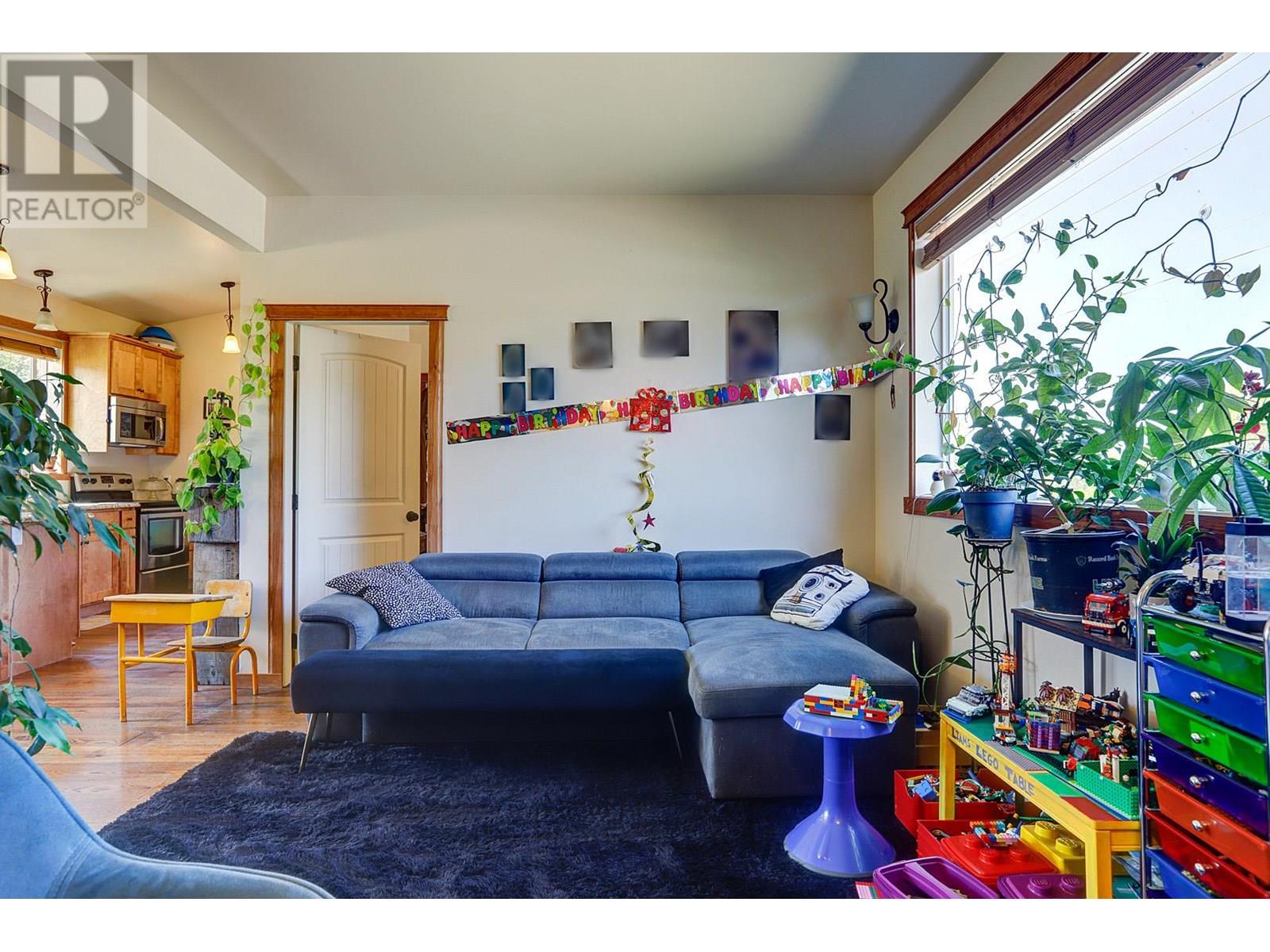 6226 Okanagan Avenue, Vernon