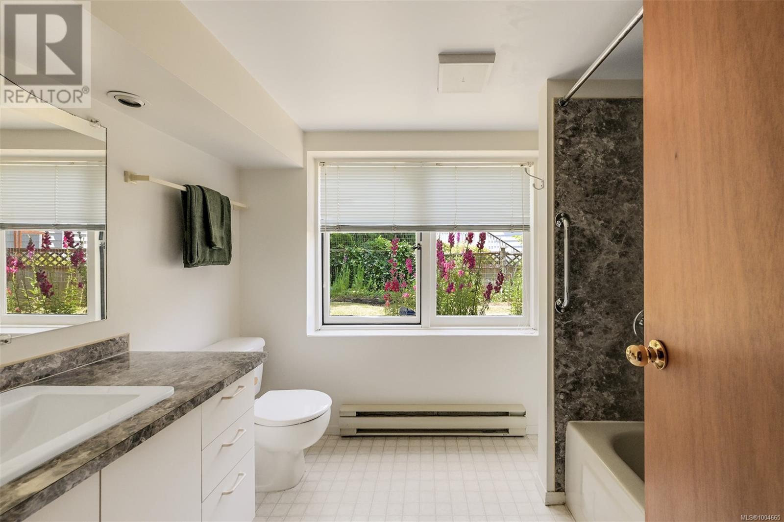 Single Family House for Sale in  Pentrelew Pl Victoria 