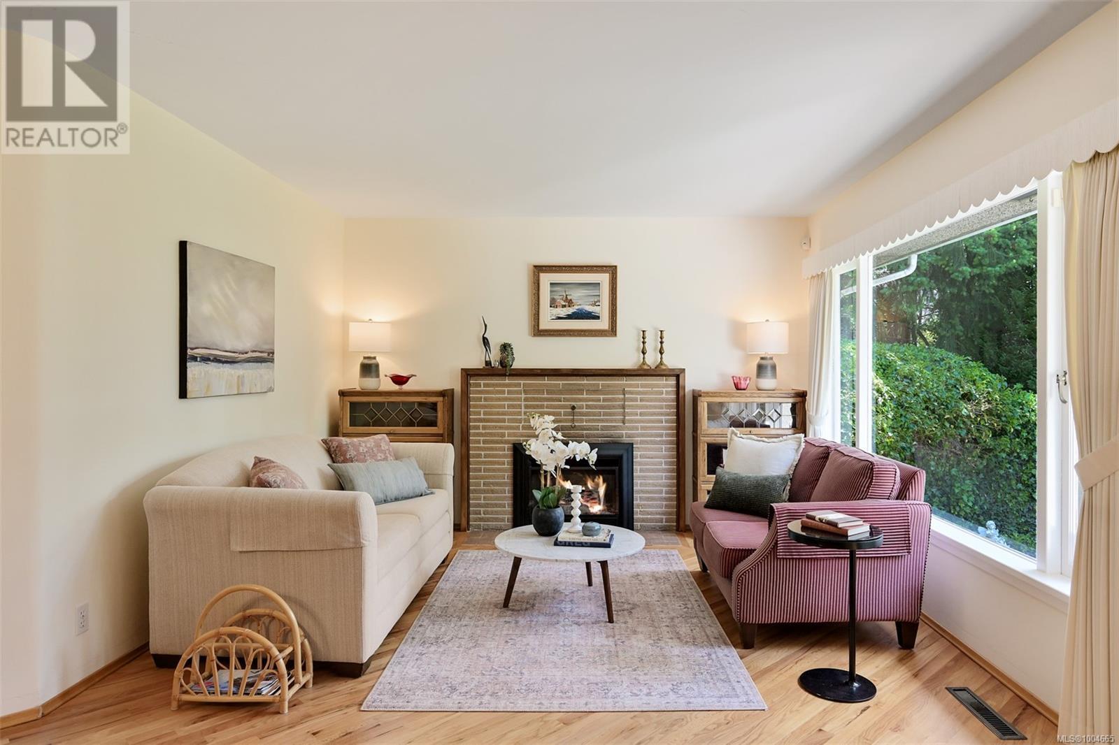 Single Family House for Sale in  Pentrelew Pl Victoria 