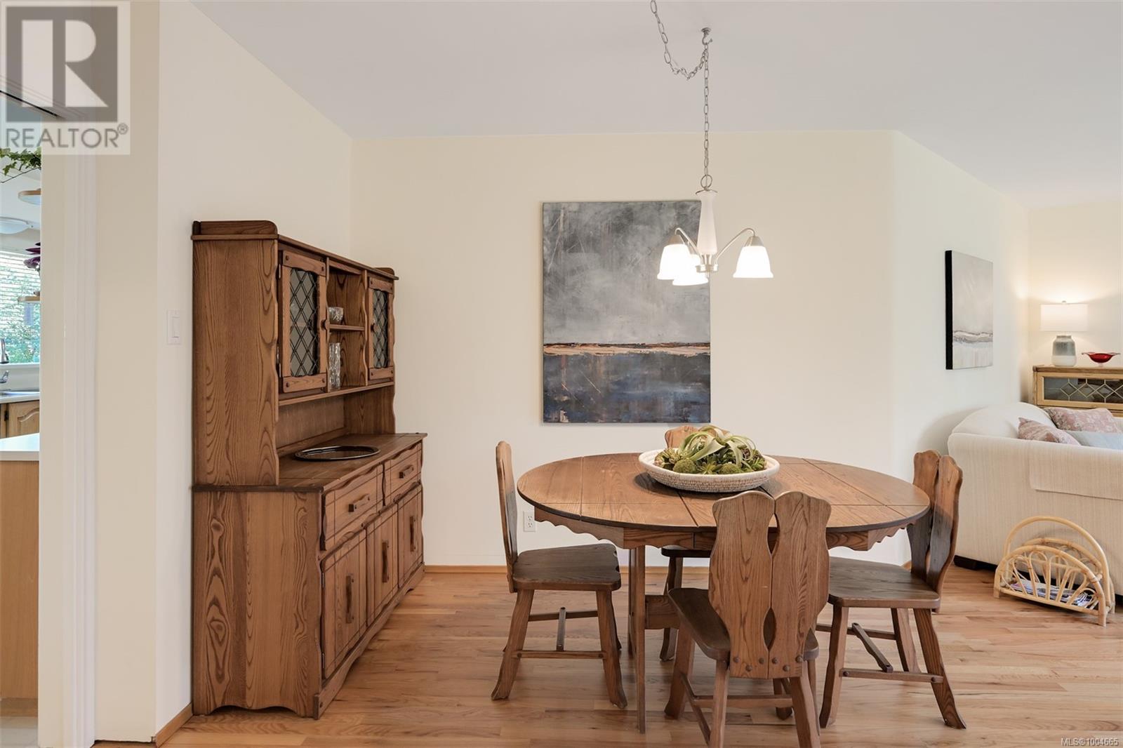Single Family House for Sale in  Pentrelew Pl Victoria 