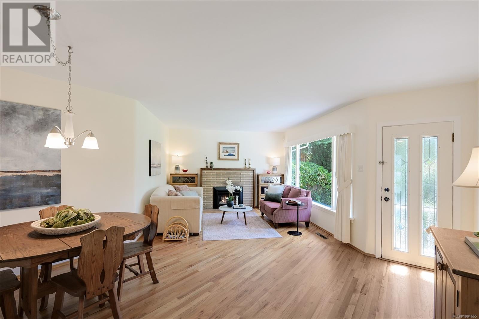 Single Family House for Sale in  Pentrelew Pl Victoria 