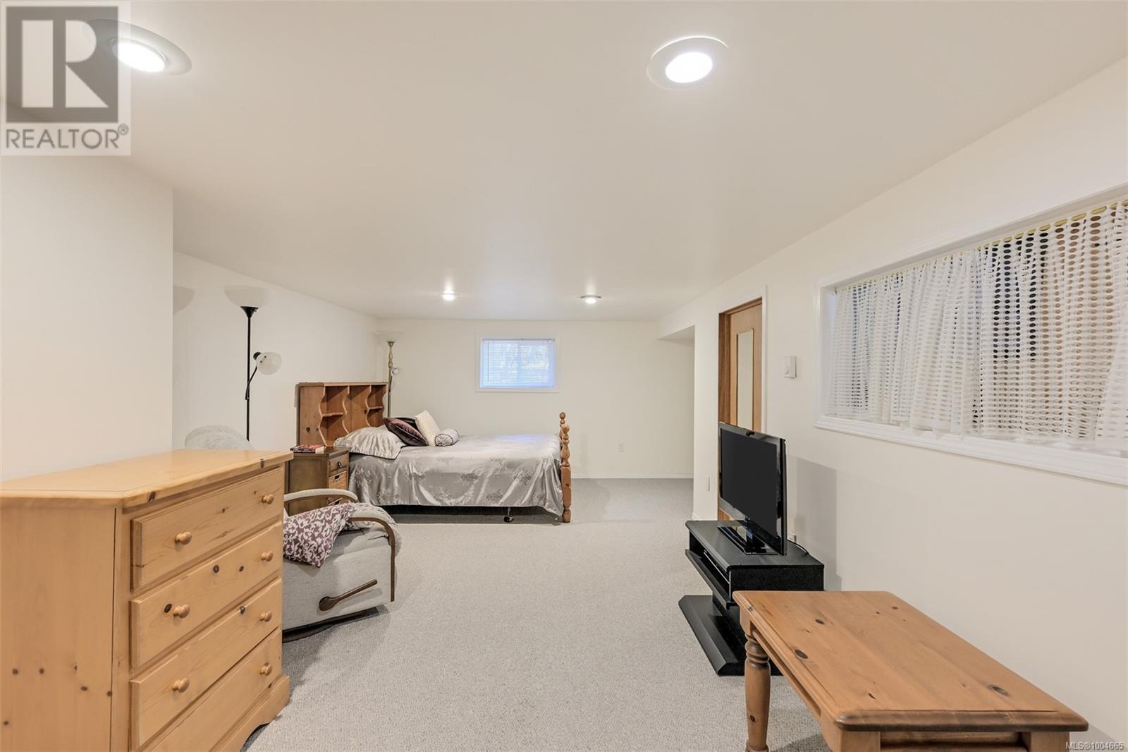 Single Family House for Sale in  Pentrelew Pl Victoria 