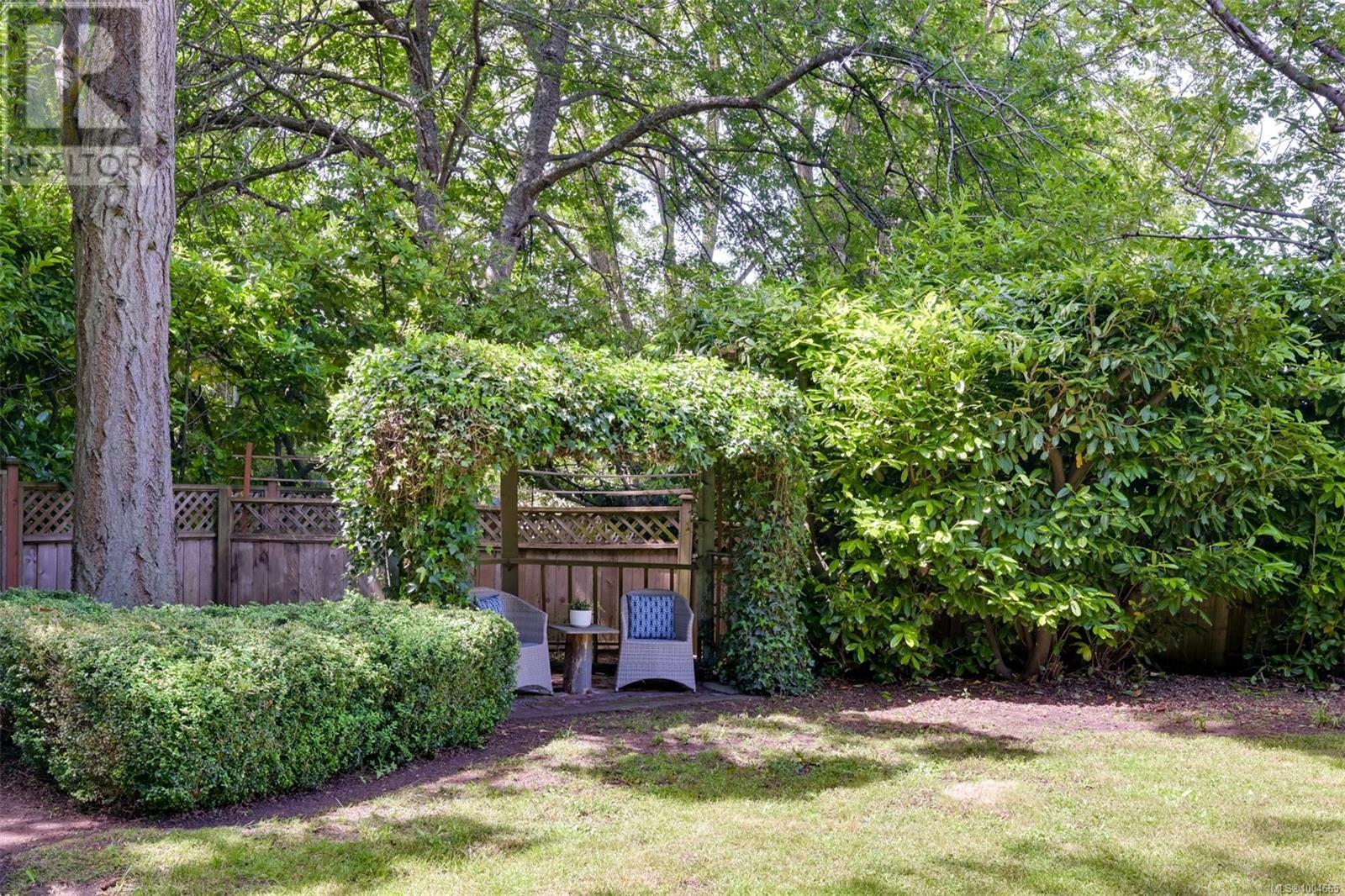 Single Family House for Sale in  Pentrelew Pl Victoria 
