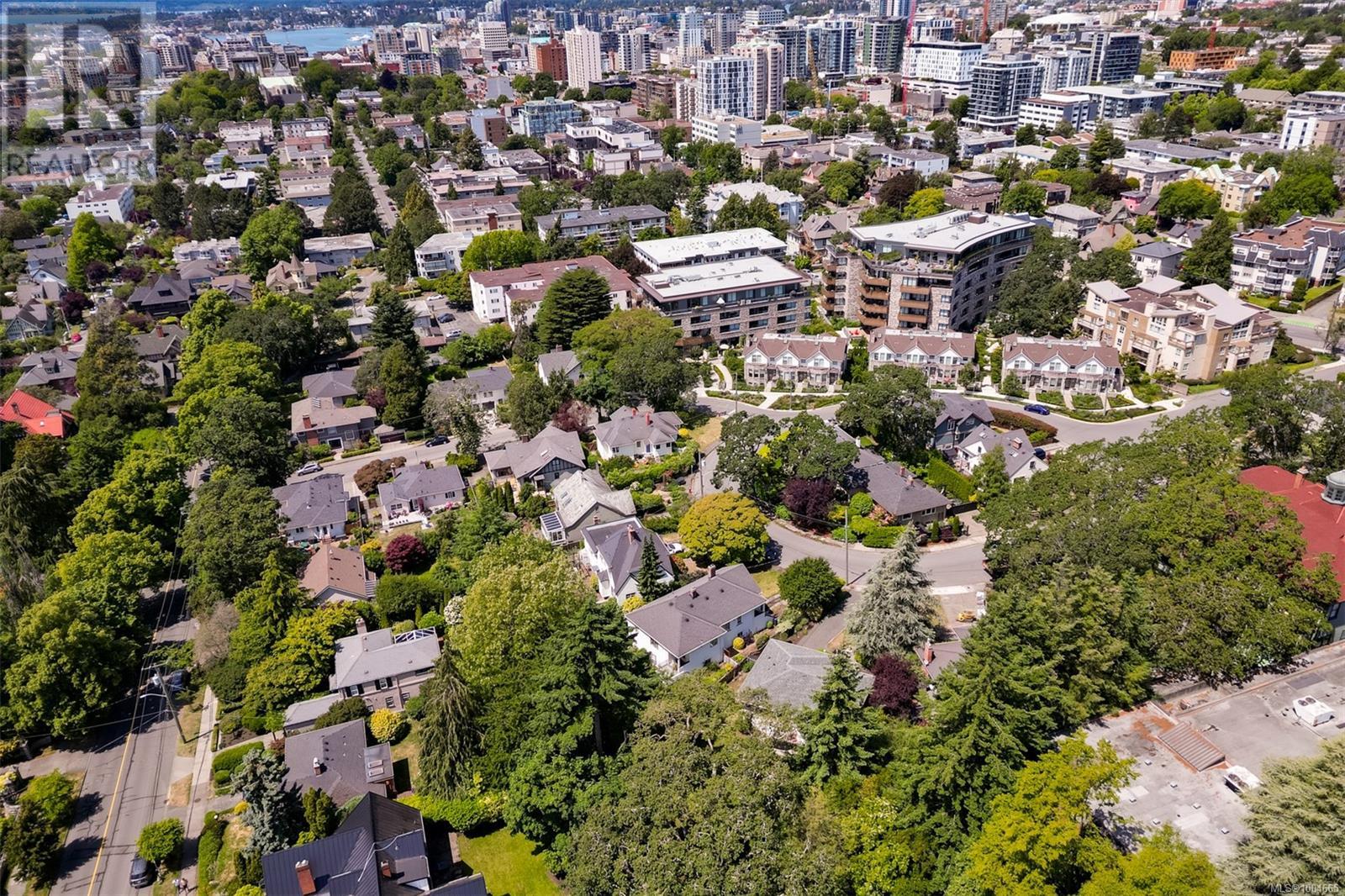 Single Family House for Sale in  Pentrelew Pl Victoria 