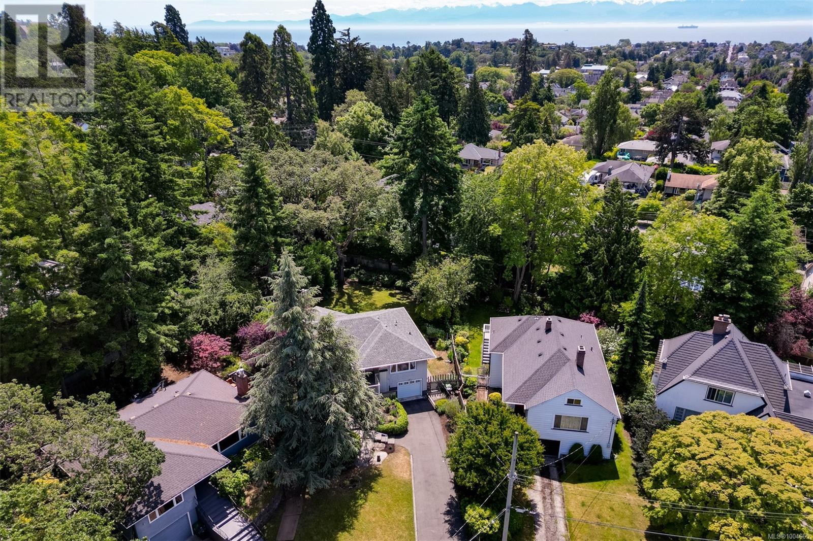 Single Family House for Sale in  Pentrelew Pl Victoria 