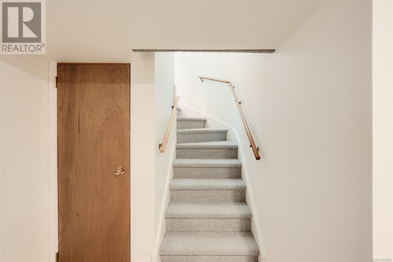 Single Family House for Sale in  Pentrelew Pl Victoria 