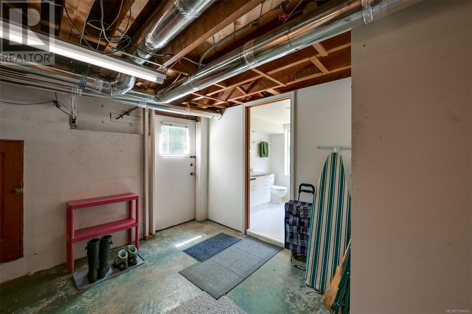 Single Family House for Sale in  Pentrelew Pl Victoria 