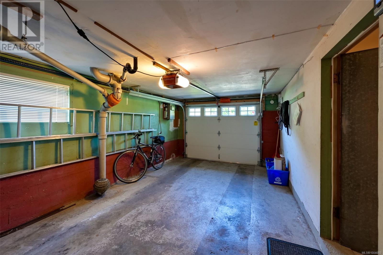 Single Family House for Sale in  Pentrelew Pl Victoria 