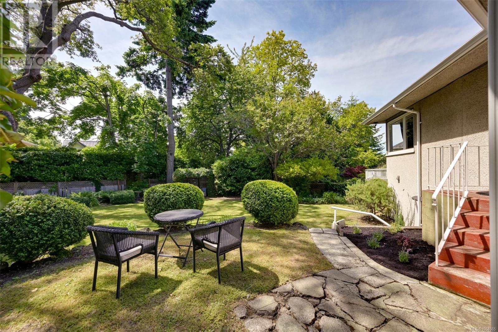 Single Family House for Sale in  Pentrelew Pl Victoria 