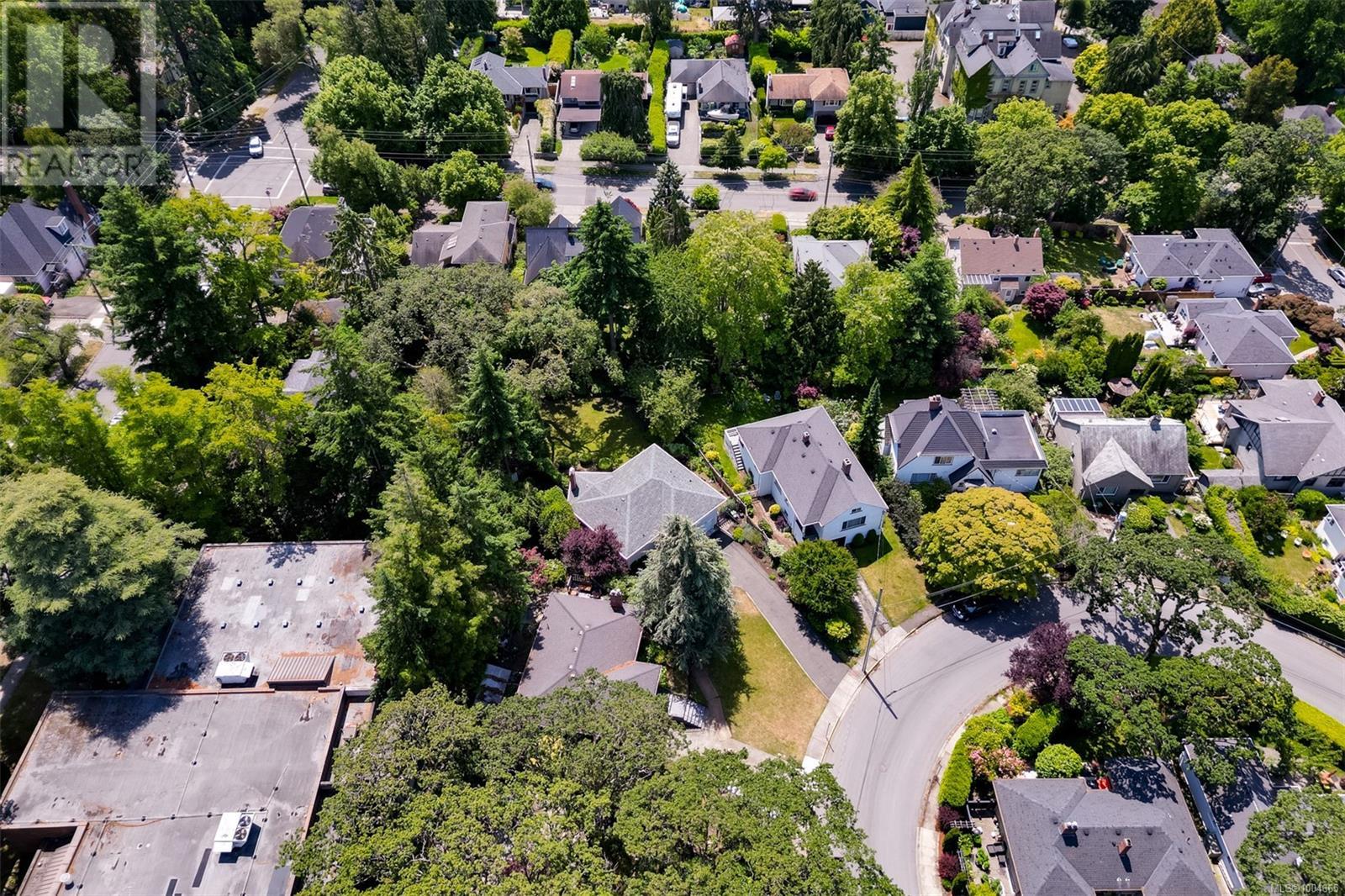 Single Family House for Sale in  Pentrelew Pl Victoria 