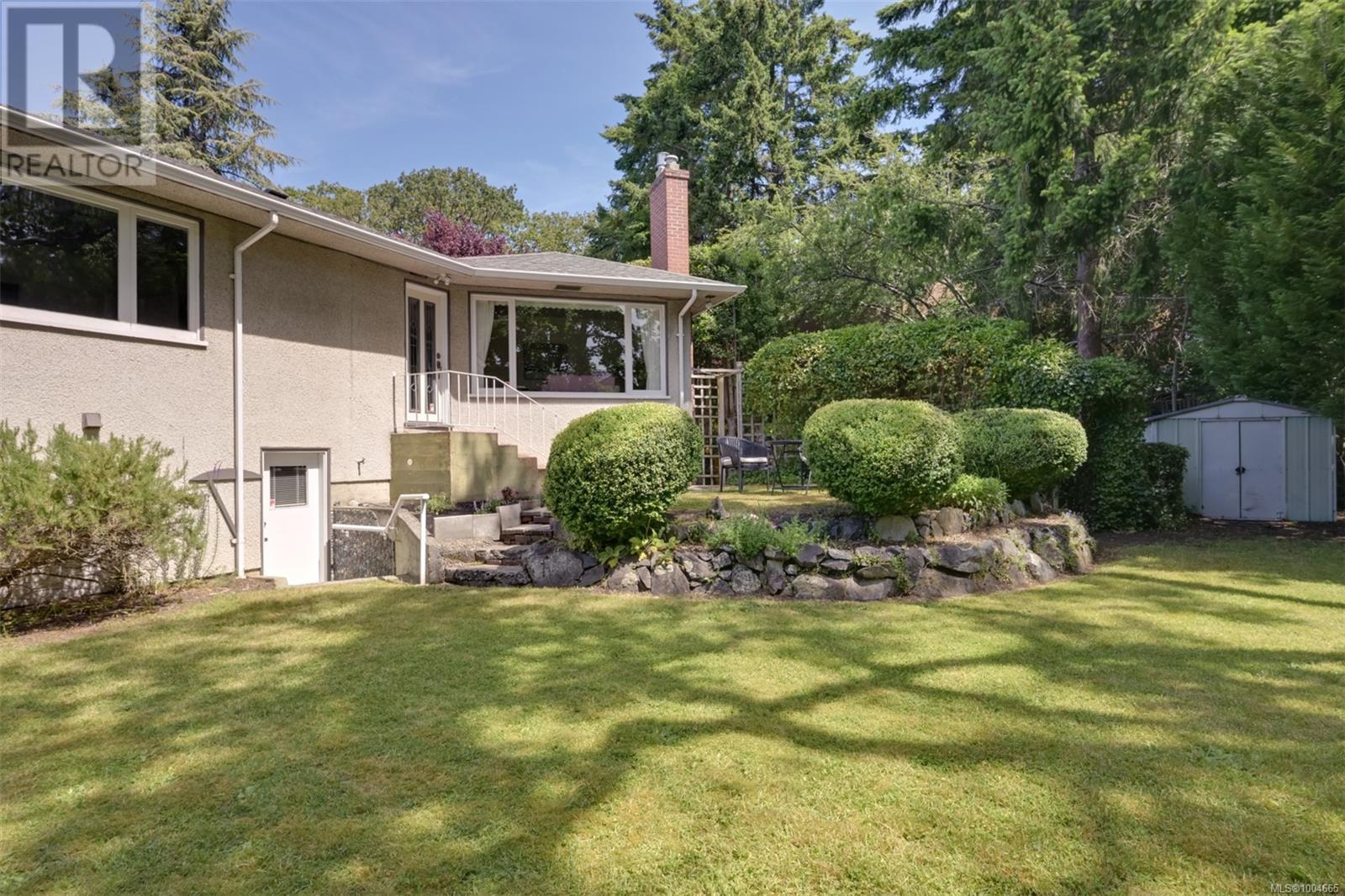 Single Family House for Sale in  Pentrelew Pl Victoria 